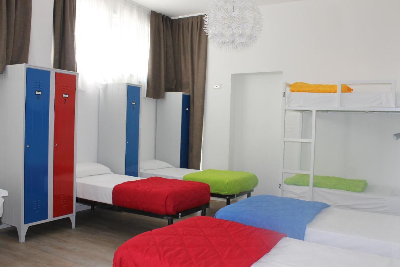 Lake Garda Beach Hostel ปาเดงเก ซุล การ์ดา ภายนอก รูปภาพ