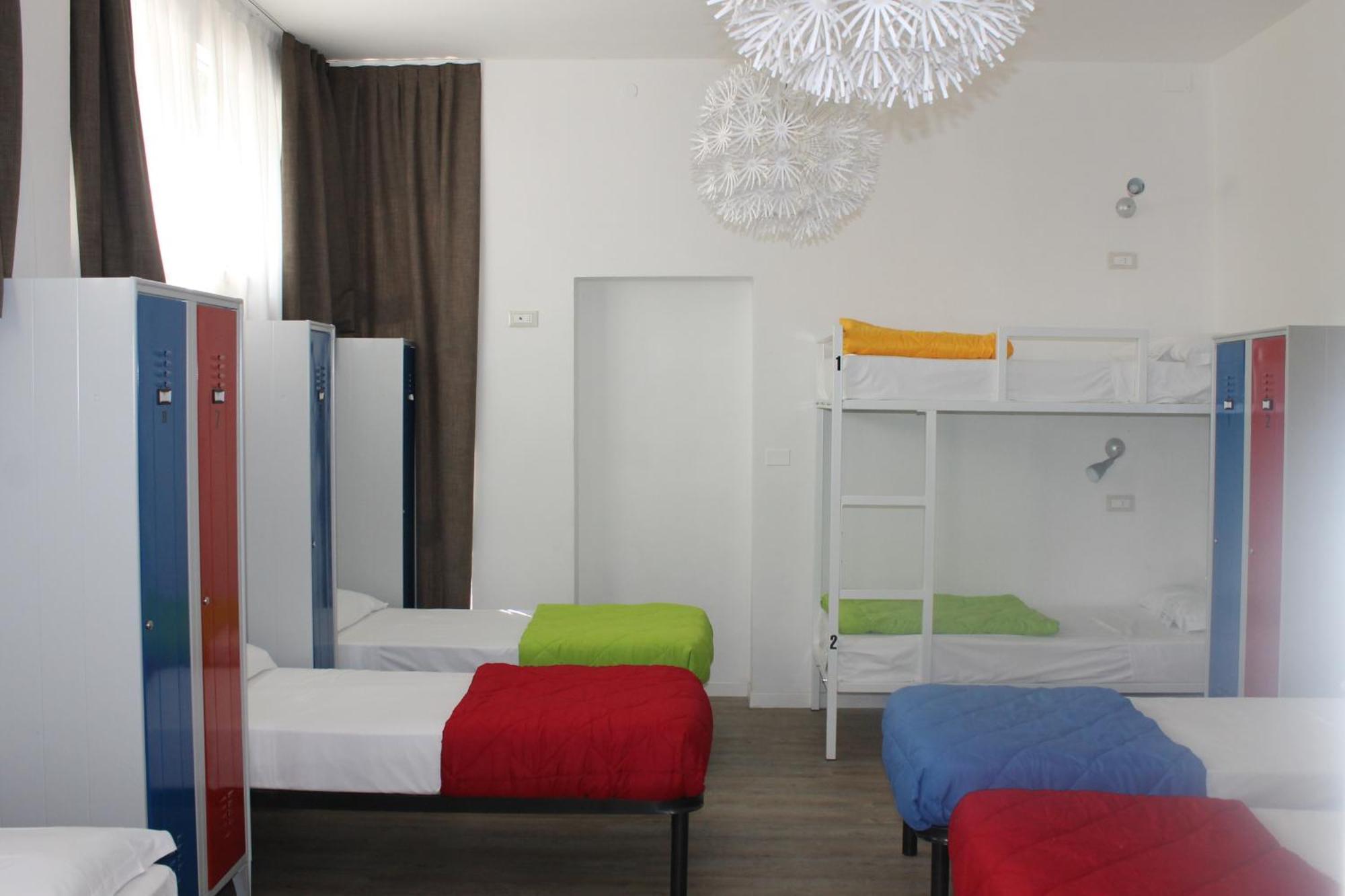 Lake Garda Beach Hostel ปาเดงเก ซุล การ์ดา ภายนอก รูปภาพ