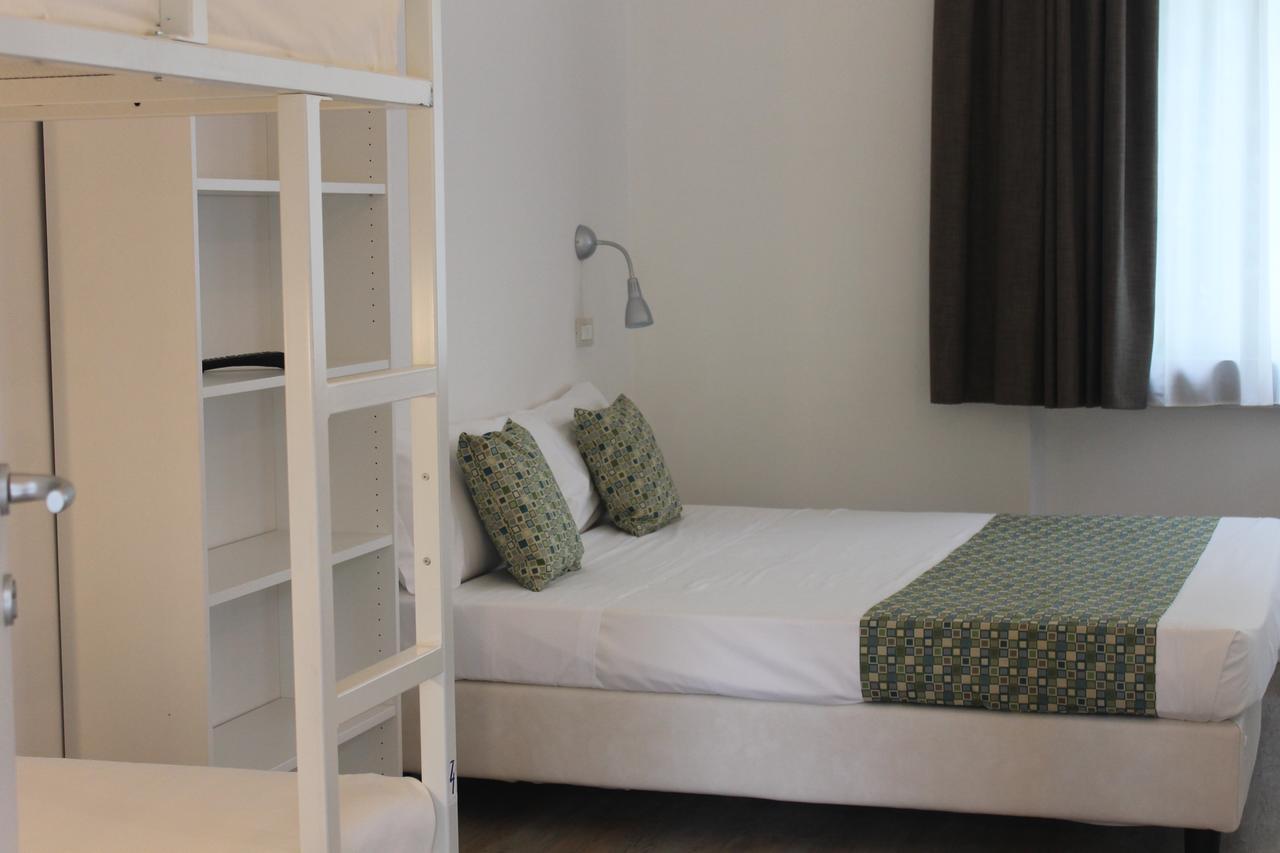 Lake Garda Beach Hostel ปาเดงเก ซุล การ์ดา ภายนอก รูปภาพ