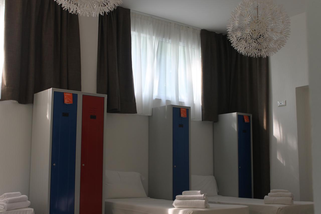 Lake Garda Beach Hostel ปาเดงเก ซุล การ์ดา ภายนอก รูปภาพ