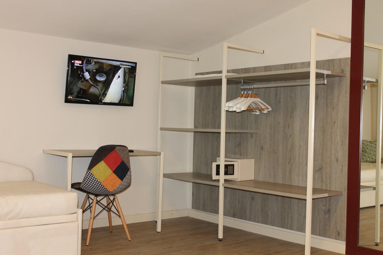 Lake Garda Beach Hostel ปาเดงเก ซุล การ์ดา ภายนอก รูปภาพ