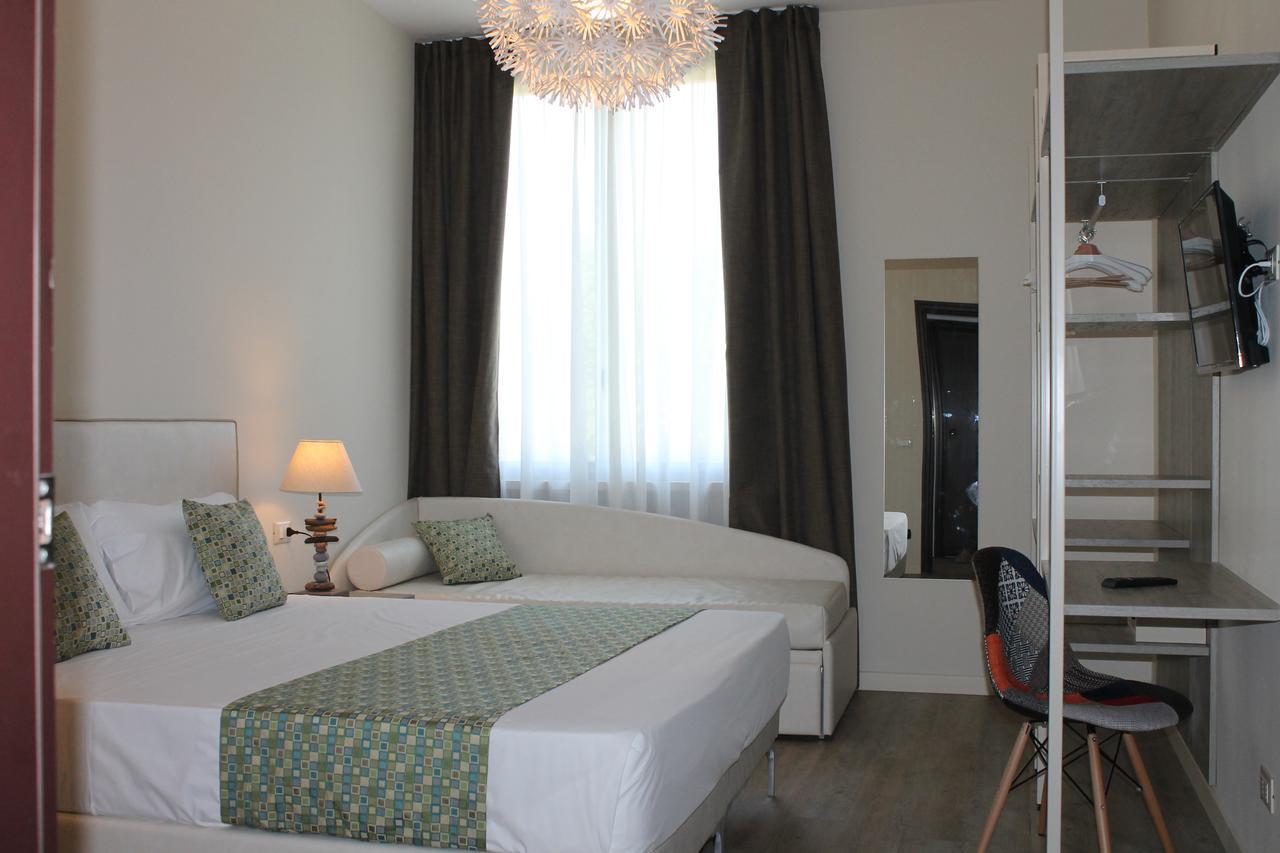 Lake Garda Beach Hostel ปาเดงเก ซุล การ์ดา ภายนอก รูปภาพ