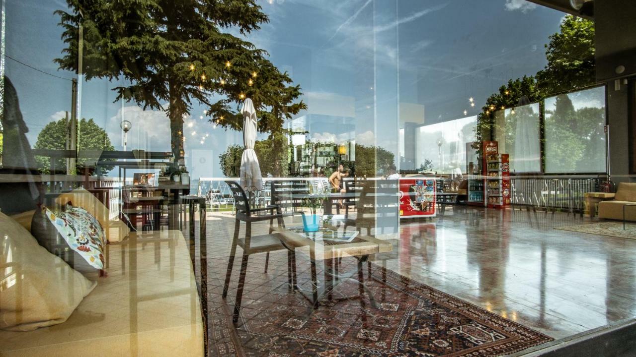 Lake Garda Beach Hostel ปาเดงเก ซุล การ์ดา ภายนอก รูปภาพ